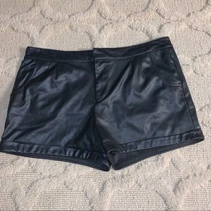 Black shorts with pockets